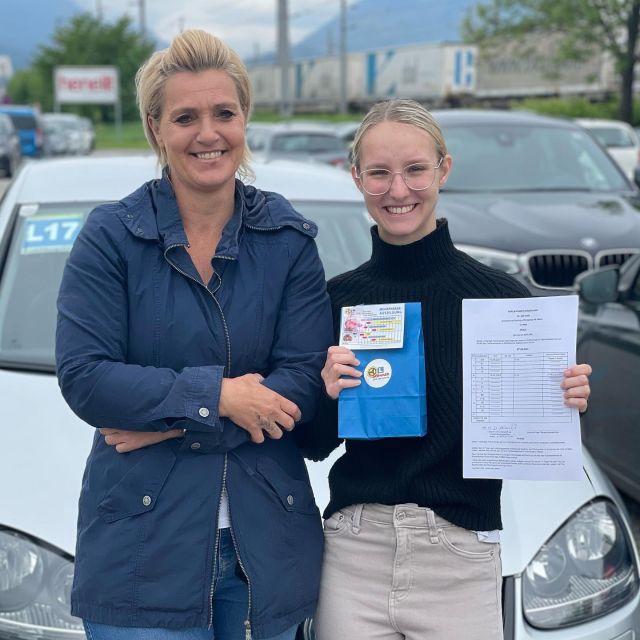 🤩 Wir sind so stolz auf euch! 🤩 Die praktische Prüfung 10.05.2023 war ein voller Erfolg und wir gratulieren allen neuen Führerscheinbesitzern sehr ♥️-lich zur bestandenen Prüfung! Ein großes Lob gebührt auch den Begleitpersonen der BL17- und Bdual-Ausbildung für die professionelle Unterstützung bei den Privatfahrten. Allzeit gute Fahrt! (Teil 2 & 3 folgen 😊) #fahrschulesommer #fahrschule #villach #fahrschulevillach #führerschein #klasseb #bl17 #bdual #praktischeprüfung #praktischeprüfungbestanden #herzlichenglückwunsch #allzeitgutefahrt