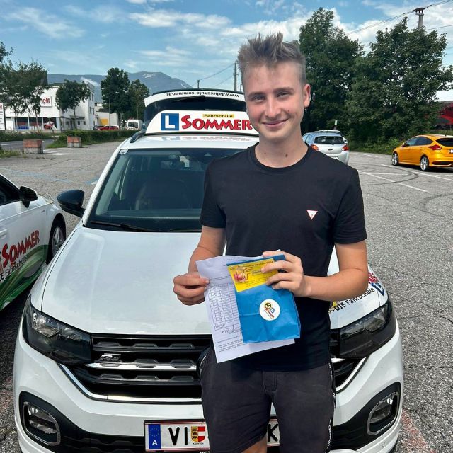 Wir präsentieren unsere  neuen Führerscheinbesitzer der praktischen Prüfung 19.07.2023 (Teil 1)! 😍 Herzliche Gratulation … ihr habt die Prüfung mit Bravour gemeistert, wir freuen uns mit euch und wünschen allzeit gute Fahrt! #fahrschulesommer #fahrschule #villach #fahrschulevillach #führerschein #klasseb #bl17 #bdual #lkw #lkwanhänger #c95 #praktischeprüfung #praktischeprüfungbestanden #herzlichenglückwunsch #gutefahrt #sicherefahrt