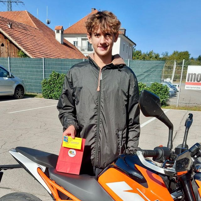 🏍️ Unsere neuen Biker der praktischen Prüfung 11.10.1023 🏍️ Herzliche Gratulation, ihr habt die Prüfung super gemeistert! Wir wünschen euch viel Spaß und allzeit gute Fahrt. #fahrschulesommer #fahrschulevillach #motorrad #motorradführerschein #praktischeprüfungbestanden #herzlichenglückwunsch #gutefahrt #sicherefahrt