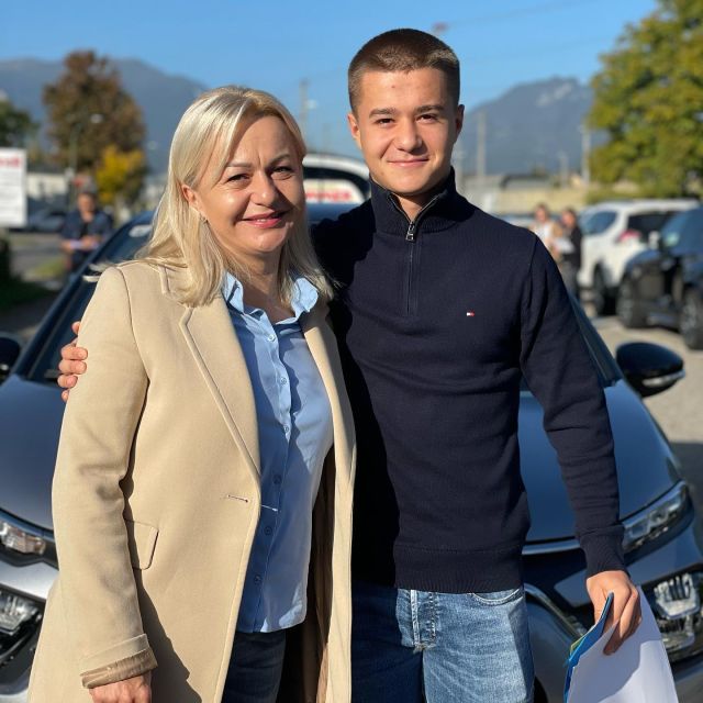 Voller Stolz präsentieren wir euch unsere neuen Führerscheinbesitzer der praktischen Prüfung 11.10.2023! 🤩 Wir gratulieren euch sehr herzlich zur bestandenen Prüfung und wünschen allzeit gute Fahrt. Weitere Bilder folgen … 😊#fahrschulesommer #fahrschulevillach #führerschein #klasseb #bl17 #bdual #praktischeprüfungbestanden #herzlichenglückwunsch #gutefahrt #sicherefahrt