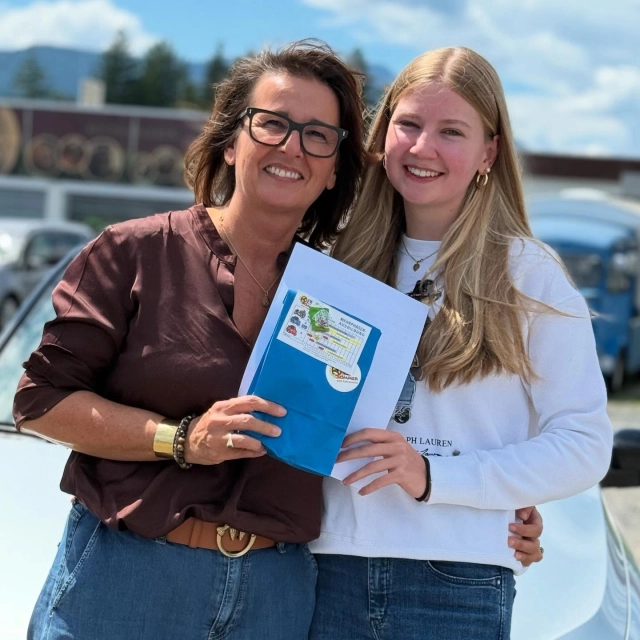 ⚠️ PKW-Prüfung 30.07.2025 -Teil 1 ⚠️ Ihr habt es geschafft- die Führerscheinprüfung ist bestanden! 😀🥳 Herzlichen Glückwunsch, toll gemeistert! Vielen Dank für euer Vertrauen in unsere Fahrschule und ein Dankeschön an die Begleitpersonen der Privatfahrten für die tolle Ausbildung ihrer Schützlinge. Wir wünschen euch eine gute & sichere Fahrt! 🚗💨 #fahrschulesommer #fahrschulevillach #führerschein #führerscheinvillach #autoführerschein #praktischeprüfungbestanden #top #herzlichenglückwunsch #allzeitgutefahrt