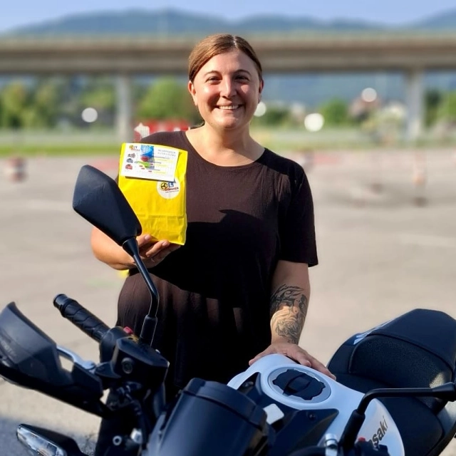 🏍️ Unsere neuen Biker der August-Prüfungen 13.08.2025 & 27.08.2025! 🏍️ Wir gratulieren euch sehr ❤️-lich zur bestandenen Prüfung, super gemacht! 🤩🥳 Danke für euer Vertrauen in unsere Fahrschule, es war eine tolle Zeit mit euch. Wir wünschen euch viel Spaß beim Motorradfahren und eine gute & sichere Fahrt! #fahrschulesommer #fahrschulevillach #führerschein #führerscheinvillach #motorradführerschein #praktischeprüfungbestanden #herzlichenglückwunsch #vielspaßbeimbiken #allzeitgutefahrt