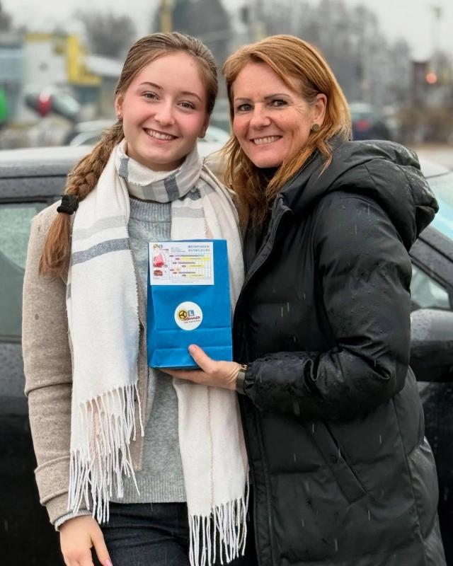 Ihr habt es geschafft - die Prüfung ist bestanden! 🥳🎉 Herzliche Gratulation unseren neuen Führerscheinbesitzern der praktischen Prüfung 17.12.2025 - Teil 2! Super gemacht! Wir wünschen euch viel Spaß & allzeit gute Fahrt. #fahrschulesommer #fahrschulevillach #führerschein #führerscheinvillach #praktischeprüfungbestanden #top #herzlichenglückwunsch #allzeitgutefahrt