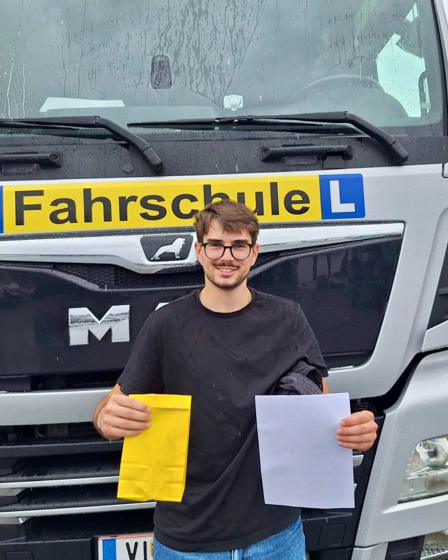 ⚠️ LKW-, Traktor- & Anhänger-Prüfungen 22.04.2026 - 20.05.2026 ⚠️ Wir gratulieren euch zur bestandenen Prüfung, ihr seid spitze! Wir freuen uns, dass wir euch auf eurem Weg zum Führerschein begleiten durften und wünschen allzeit gute Fahrt. #fahrschulesommer #fahrschulevillach #führerscheinvillach #praktischeprüfungbestanden #allzeitgutefahrt