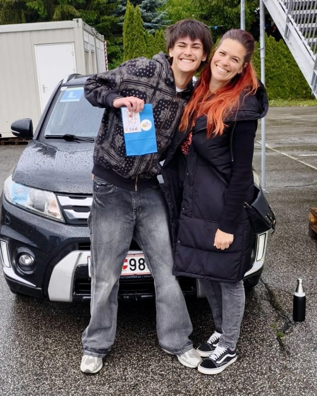 Ihr habt es geschafft, die Prüfung ist bestanden! 👍🏼🥳 Wir gratulieren all unseren neuen Führerscheinbesitzern der PKW- & Motorradprüfung 03.06.2026 zum wohl verdienten Führerschein! Danke für euer Vertrauen in unsere Fahrschule und ein großes Lob an die Begleitpersonen, die ihre Schützlinge bei den Privatfahrten professionell ausgebildet haben. Wir wünschen euch eine gute & sichere Fahrt. #fahrschulesommer #fahrschulevillach #führerscheinvillach #praktischeprüfungbestanden #allzeitgutefahrt