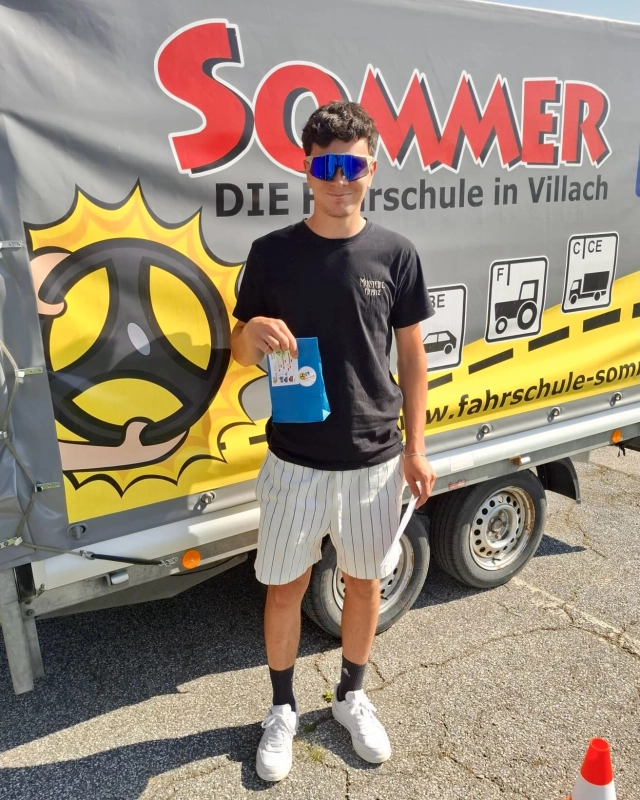 Herzlichen Glückwunsch an all unsere neuen Traktor-, Anhänger- & LKW-Fahrer, die seit den Juli-Prüfungen auf den Straßen in und rund um Villach unterwegs sind! 🤩 Ihr habt die Prüfungen mit Bravour bestanden, wir sind stolz auf euch! 👌🏼👍🏼 Danke für euer Vertrauen in unsere Ausbildung und allzeit gute Fahrt! #fahrschulesommer #fahrschulevillach #führerscheinvillach #praktischeprüfungbestanden #allzeitgutefahrt