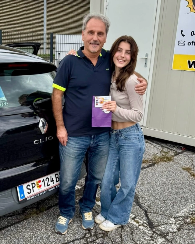 Ihr habt es geschafft - die Prüfung ist bestanden! 🥳🎉 Herzliche Gratulation unseren neuen Führerscheinbesitzern der praktischen Prüfung 09.09.2026 - Teil 1! Super gemacht! Wir wünschen euch viel Spaß & allzeit gute Fahrt. #fahrschulesommer #fahrschulevillach #führerscheinvillach #praktischeprüfungbestanden #allzeitgutefahrt
