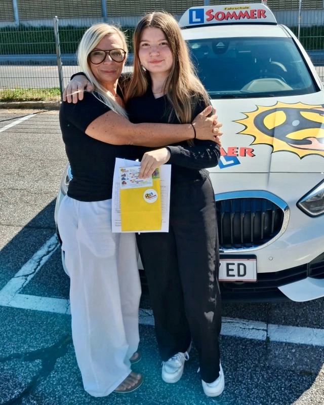 Herzliche Gratulation an all unsere neuen stolzen Führerscheinbesitzer der praktischen PKW-Prüfung 23.09.2026 - Teil 2! 👏🏼🥳 Ihr habt die Prüfung mit Bravour gemeistert und dürft stolz auf euch sein! Wir bedanken uns für euer Vertrauen und wünschen eine gute & sichere Fahrt. #fahrschulesommer #fahrschulevillach #führerscheinvillach #praktischeprüfungbestanden #allzeitgutefahrt
